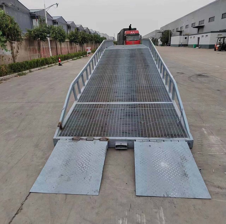 移動(dòng)式登車(chē)橋