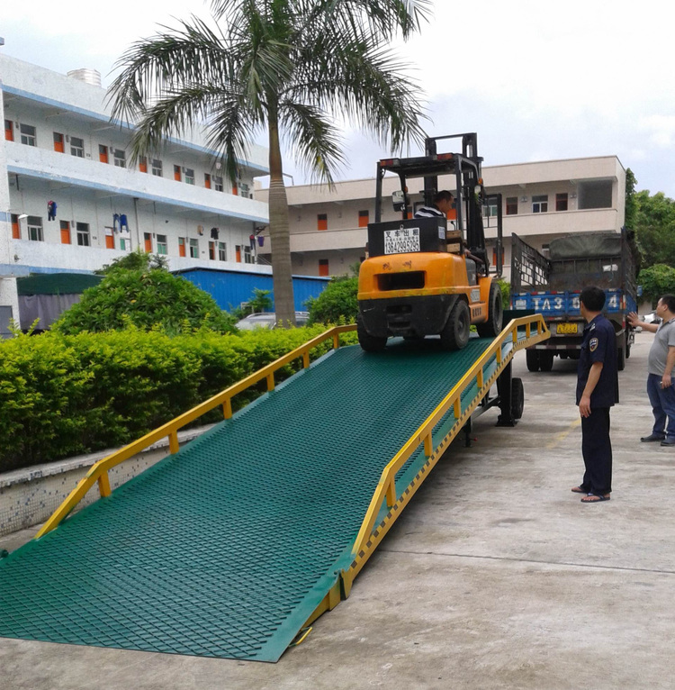 移動(dòng)式登車(chē)橋